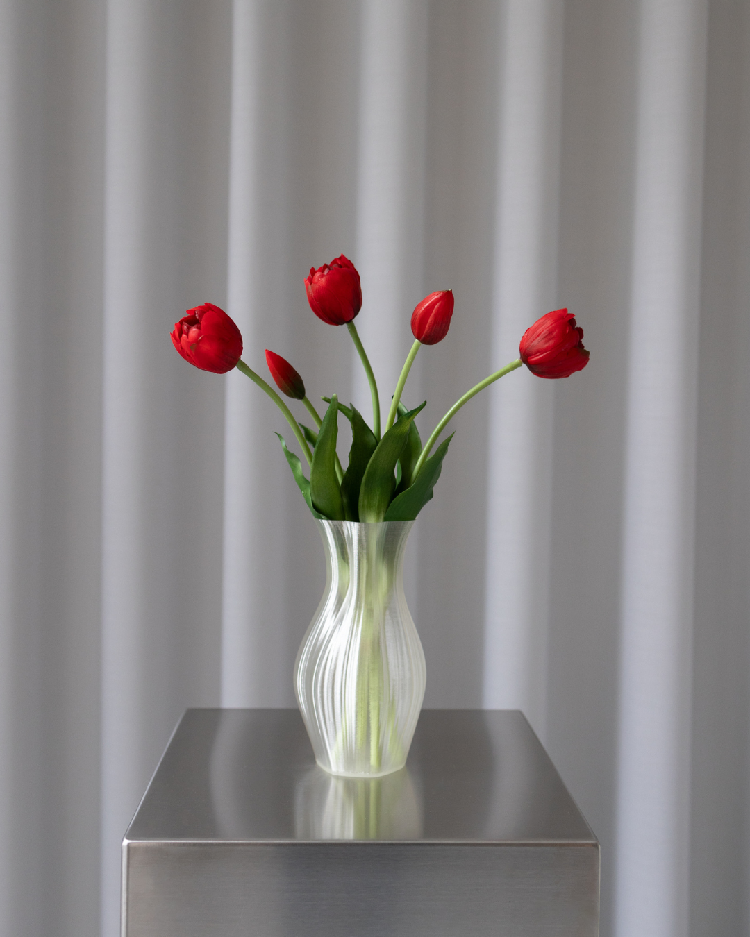 Artificial Layered Tulips, Rød
